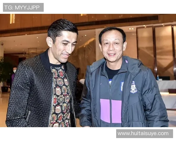 汪峰与足球巨星亲密合影 引发球迷热议深度交流瞬间曝光